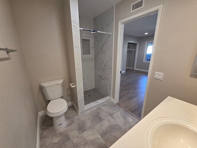 Building Photo - 3+2 Single Family Home in Thousand Oaks - ...