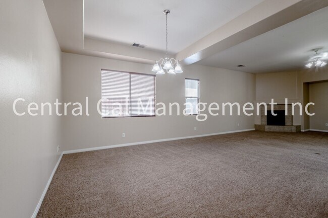 Building Photo - 3 Bedroom/2 Bath Home with Office in the Desired Northwest - $2495 Per Month