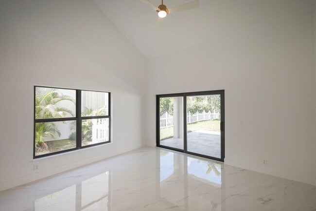 Building Photo - 542 Canoe Point