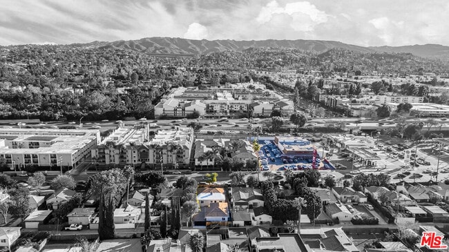 Building Photo - 17623 Burbank Blvd