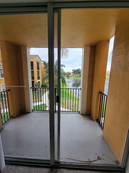 Building Photo - 2160 E Preserve Way