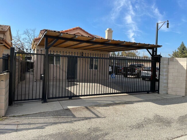 Building Photo - 1 Bed 1 Bath for Rent in Granada Hills