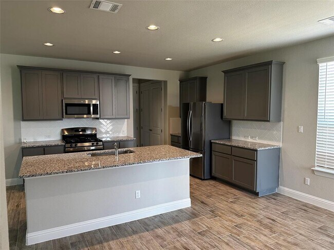 Building Photo - 109 Riverhill Dr