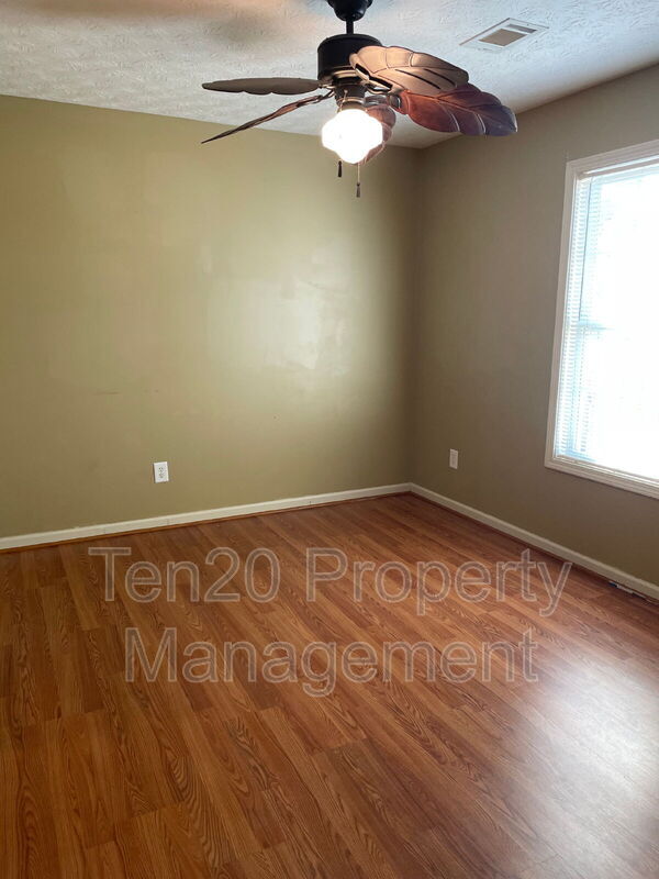 Building Photo - 5715 Boby Dr