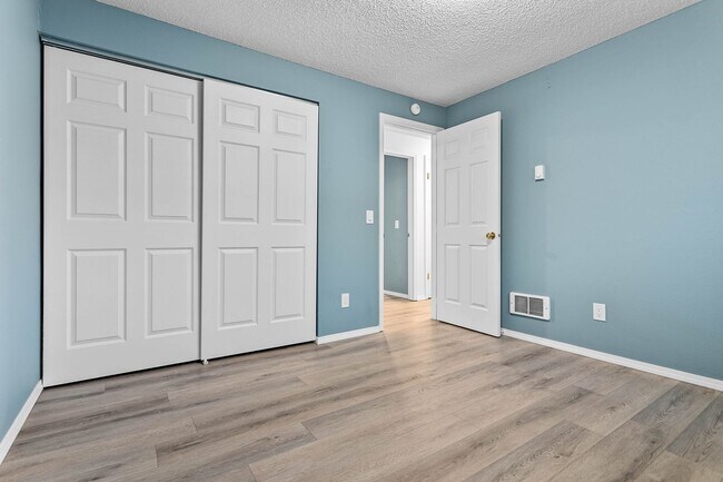 Building Photo - 2425 Spruce St