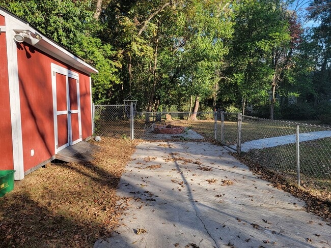 Building Photo - 3 Bedroom 1.5 bath House Florence!
