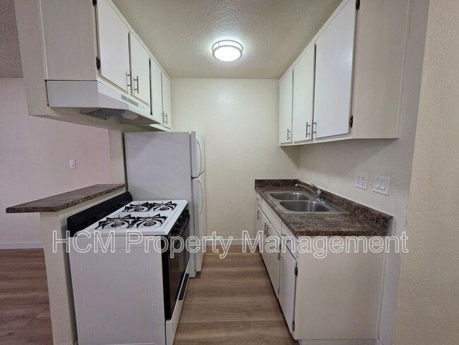 Building Photo - 9216 Van Nuys Blvd