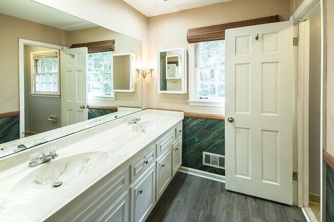 Building Photo - 4682 Sharon Valley Ct