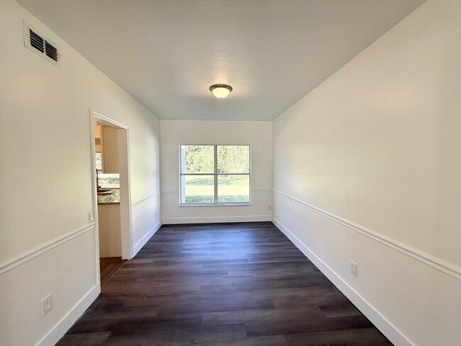 Building Photo - Beautifully Updated 4-Bedroom Home with Po...