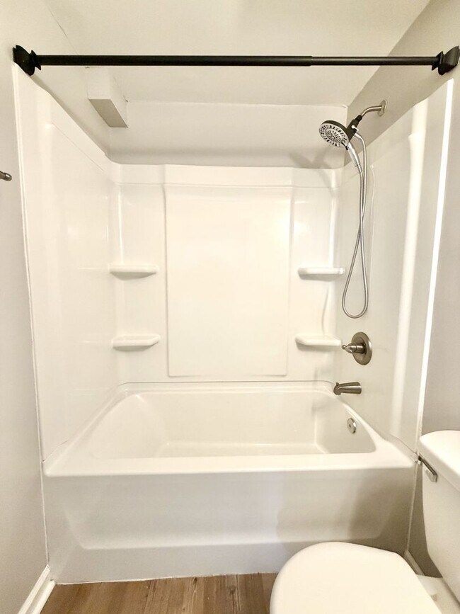 Building Photo - Hickory Hill Dr