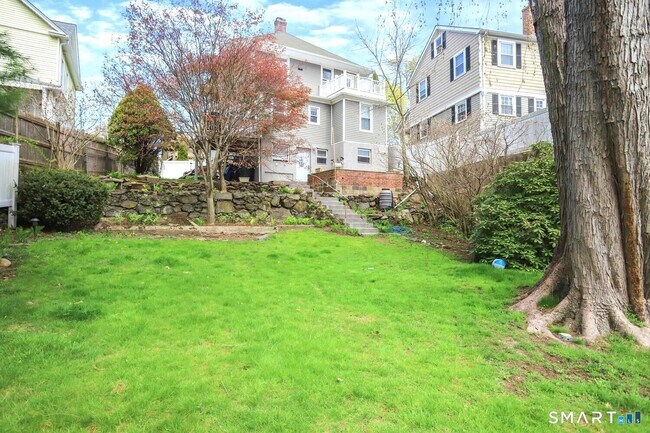Building Photo - 28 Wessels Pl