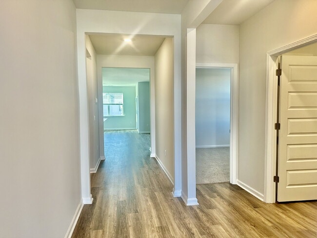 Building Photo - Three Bedroom Single Level Home in the Retreat at East Argent!