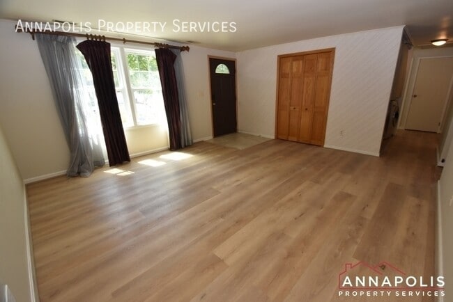 Building Photo - 821 Macsherry Dr