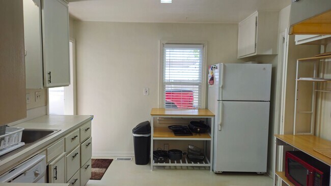 Building Photo - Charming 3 bedroom, 2 bathroom Home by the Foothills and Close to Downtown Boise