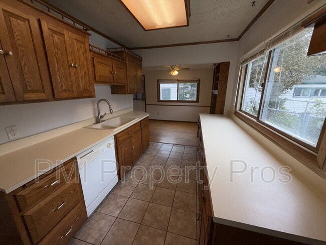 Building Photo - 5662 N 39th St