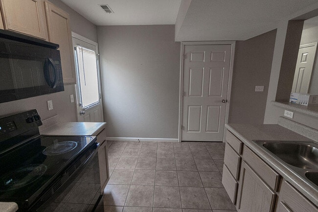 Building Photo - 4002 Snowy Owl Dr