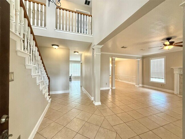 Building Photo - 626 Clarenda Falls Dr
