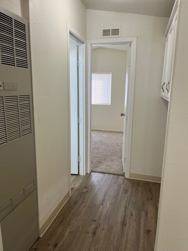 Building Photo - ***2 BEDROOM/1 BATH - CORNER LOT - CORDES LAKES***