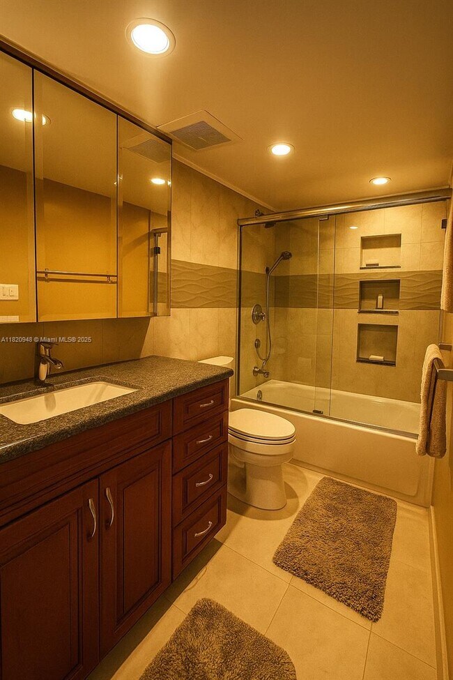 Building Photo - 511 Bayshore Dr