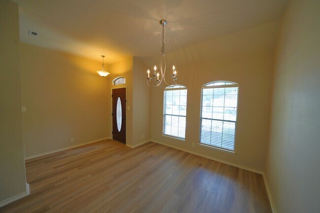 Building Photo - Move-In Ready Property Now Available in Selma, TX! - Realtor Commission: $600
