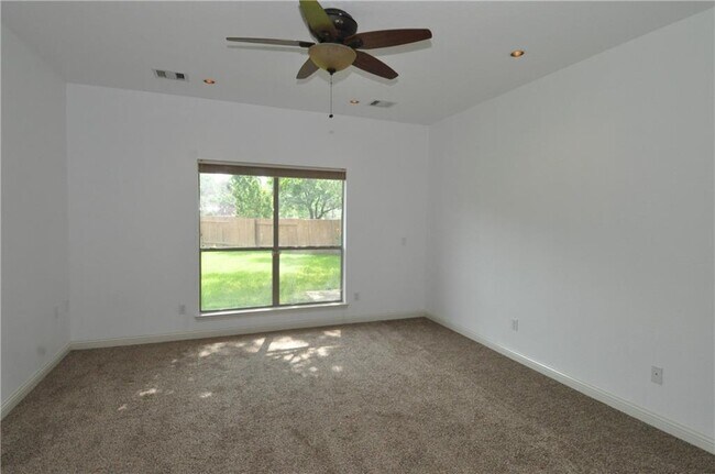 Building Photo - 3323 Pine Needle Cir
