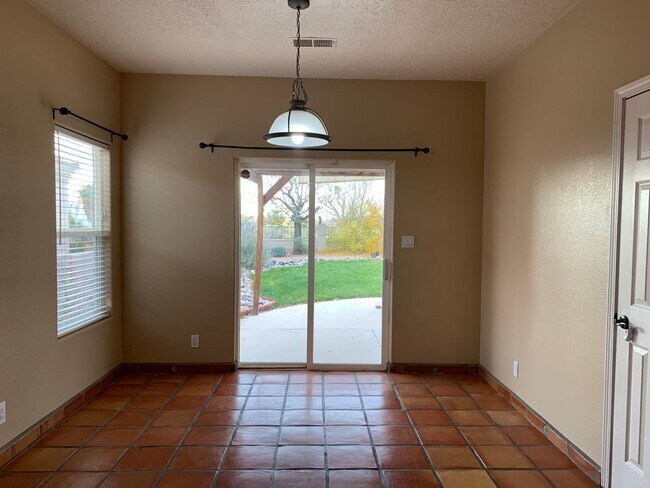 Building Photo - Magnificent 4 Bedroom, 2.5 Bath in Rio Rancho!