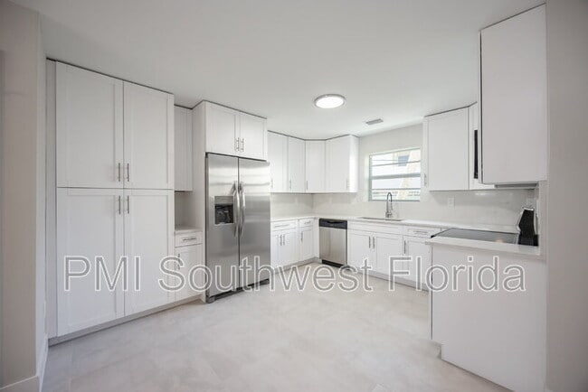 Building Photo - 5039 N Beach Rd