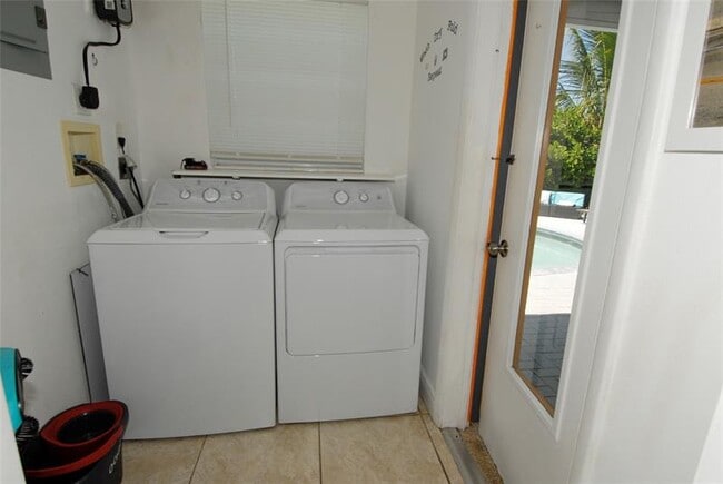 Building Photo - 21 NE 57th Ct