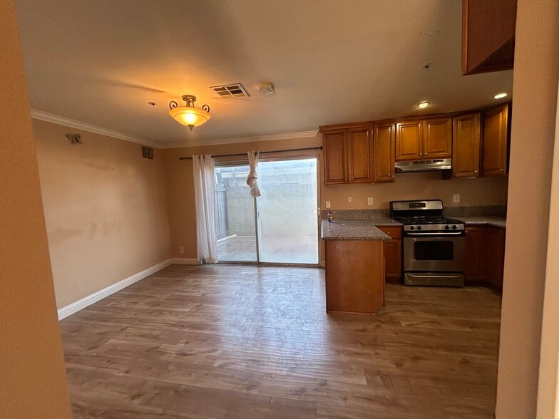 Building Photo - 12021 Elliott Ave