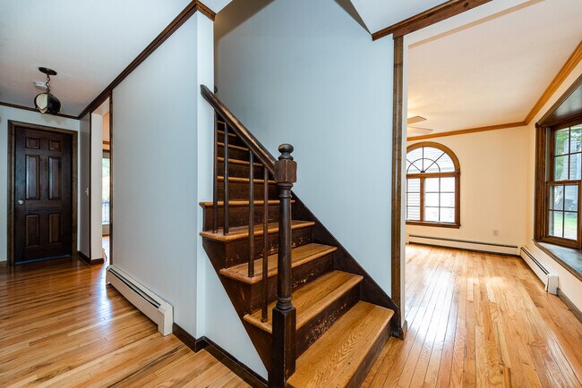 Building Photo - 131 Hemlock Dr