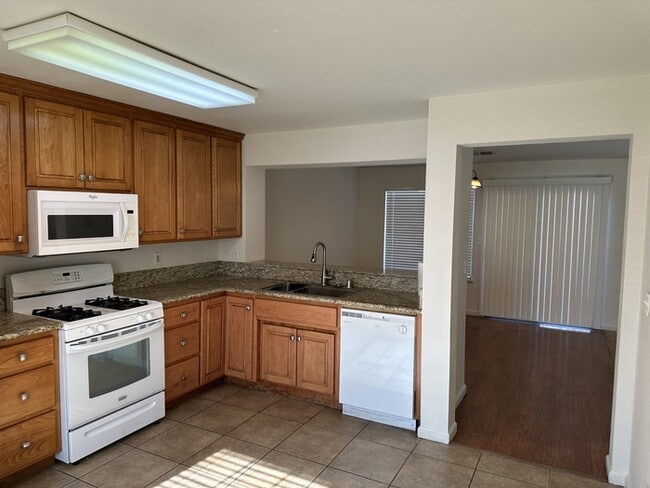 Building Photo - 742 Cherry Hills Ct
