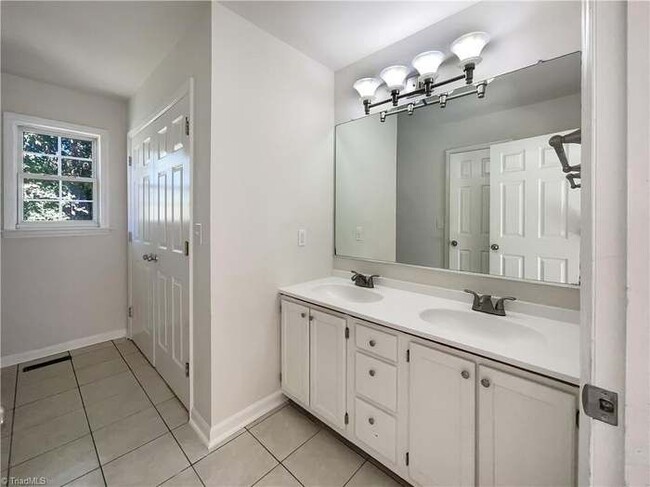 Building Photo - 7395 Cortney Glen Ln