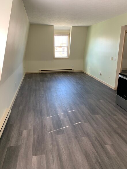 Building Photo - 191 Main St