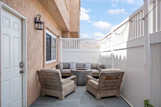 Building Photo - Fully Furnished Rental Imperal Beach