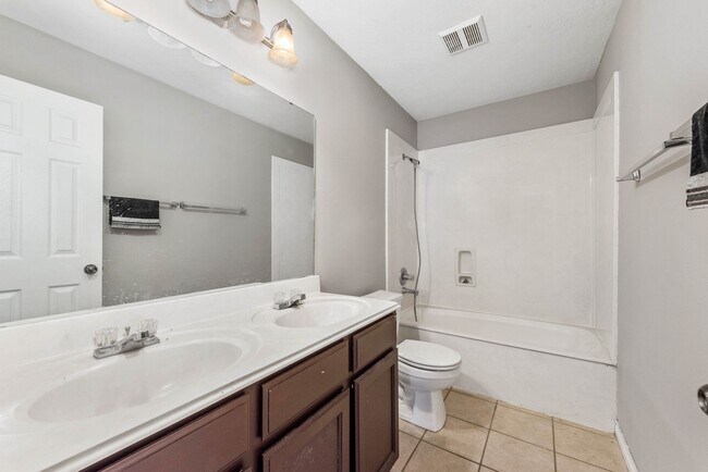 Building Photo - AUGUST PRE-LEASE! Incredible 4 Bed 3 Bath ...