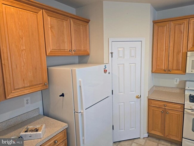 Building Photo - 8557 Wyngate Manor Ct