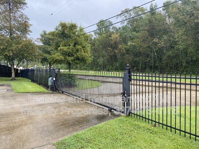 Building Photo - 612 S Kenilworth Pkwy