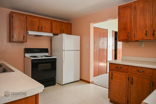Building Photo - Charming 3 Bed 2 Bath Single Family Home f...