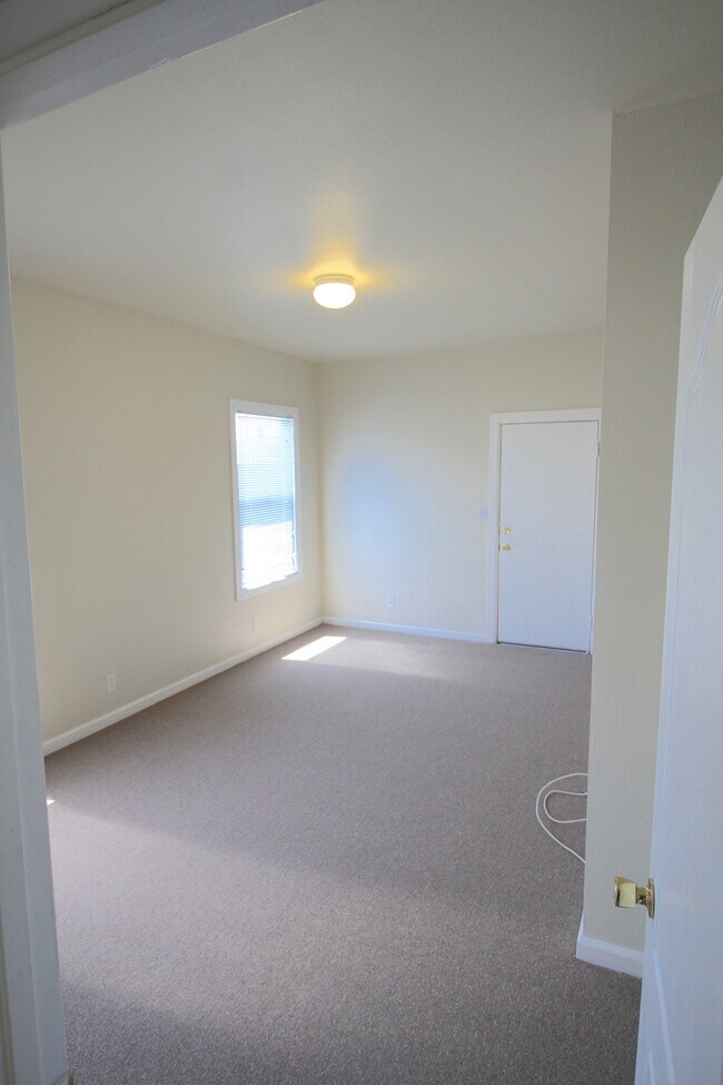 Building Photo - 1152 53rd St