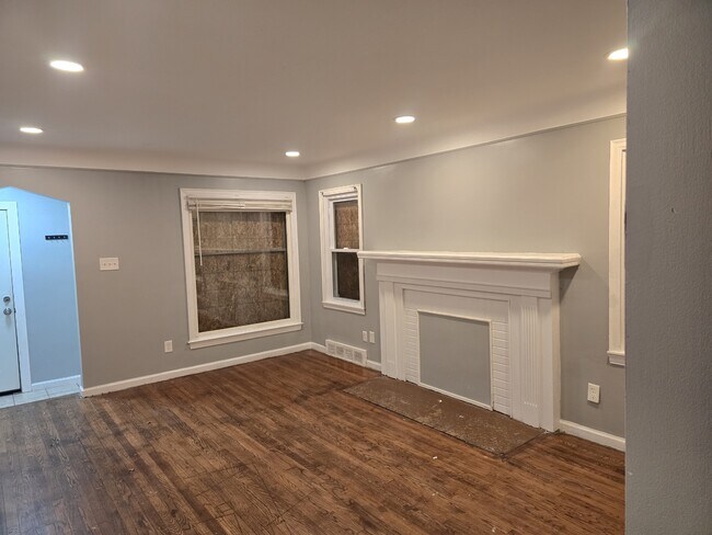 Building Photo - 11911 Lansdowne St