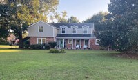 Building Photo - 4 BR/ 3 1/2 Bathrooms Home Centrally locat...