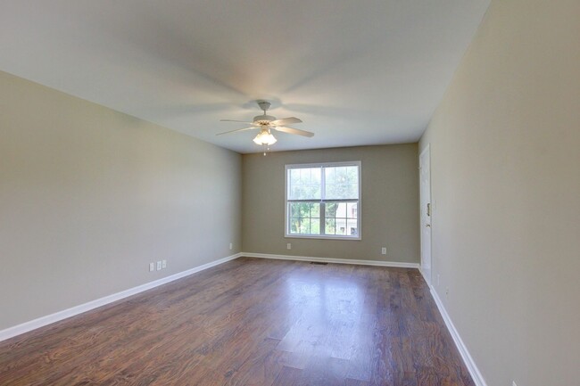 Building Photo - Hurry.  3 bed 2 bath 1 car under $1400