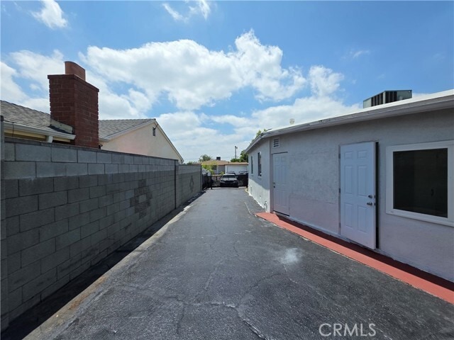 Building Photo - 8834 Stansbury Ave