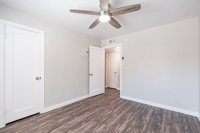 Building Photo - 305-315 N Highland Ave