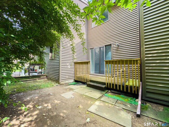 Building Photo - 19 Twin Oaks