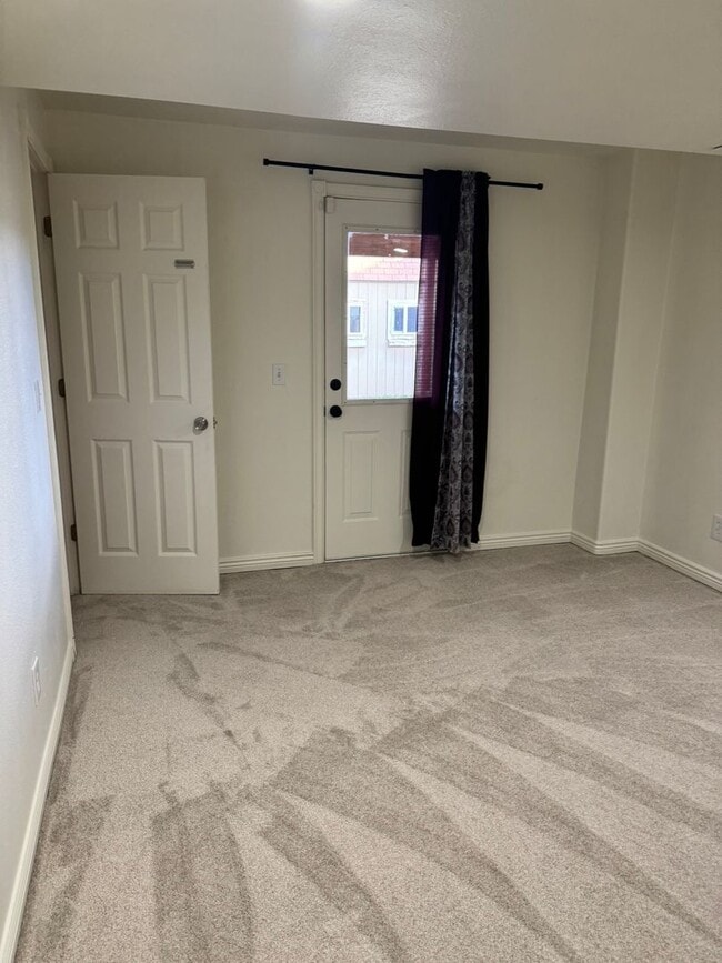 Building Photo - 1613 Summerset Dr