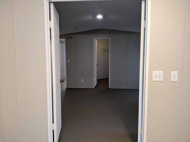 Building Photo - 415 Green Oak Rd
