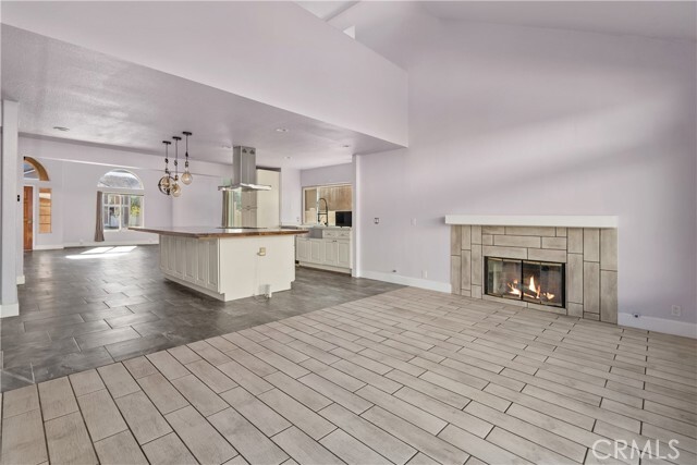 Building Photo - 3327 Deaver Dr