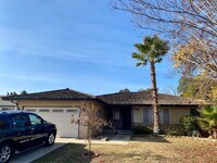 Building Photo - Spacious 3 Bedroom Fresno Home