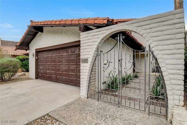 Building Photo - 945 Vegas Valley Dr